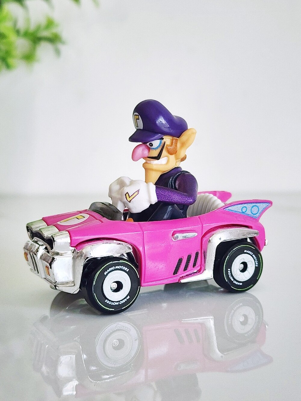Hot Wheels Mario Kart Waluigi Badwagon Pink Diecast Car 2018 Mattel Nintendo